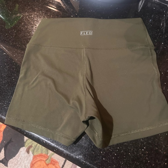 Fleo Olive Ascend Shorts - Picture 2 of 2